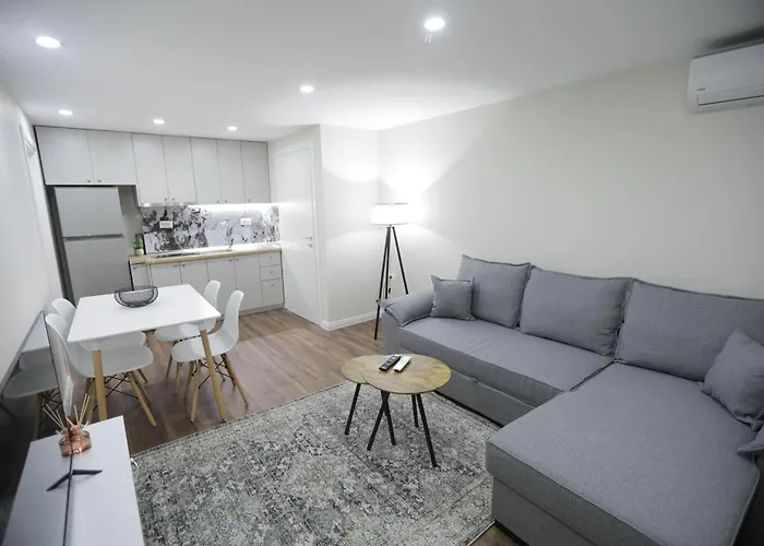 Arlis Apartments - Near North And South Terminal
