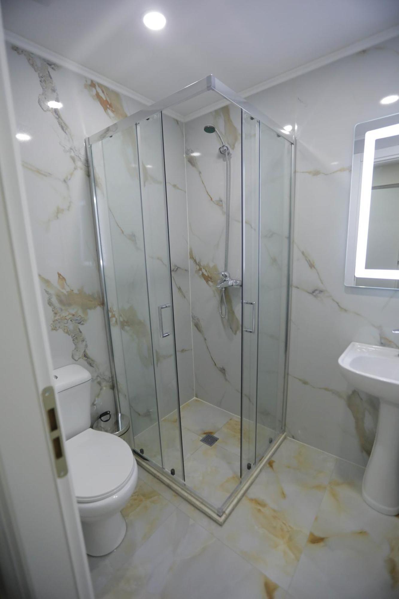 Apartamento Arlis - Near North And South Terminal Tirana